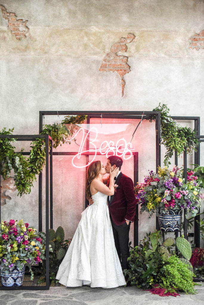 neon wedding sign san Miguel