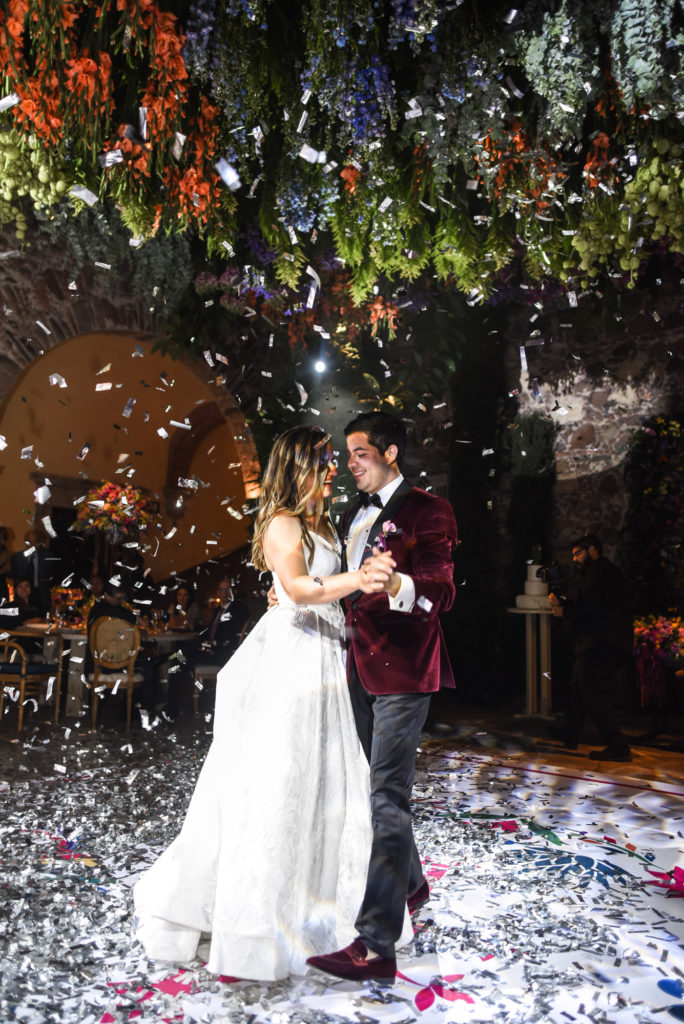 confetti first dance at a wedding
