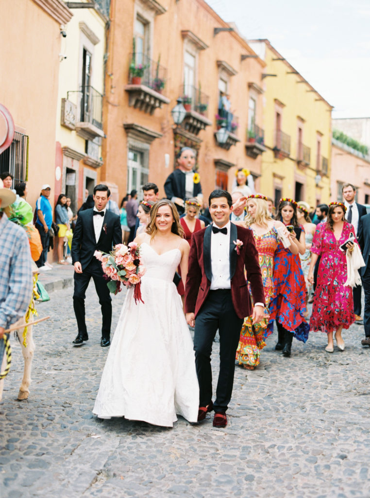 callejonada wedding parade in san Miguel