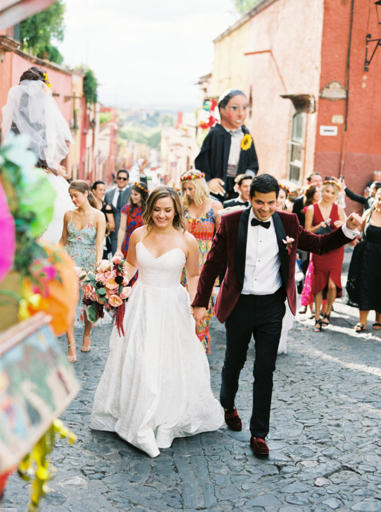 callejonada wedding parade in san Miguel