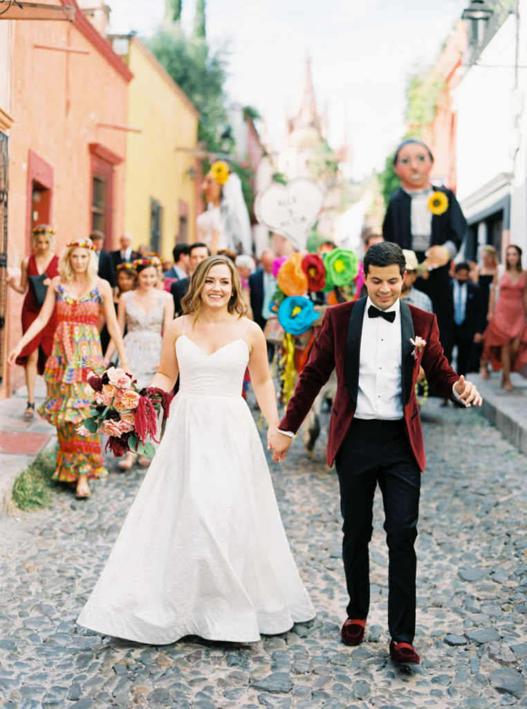 callejonada wedding parade in san Miguel