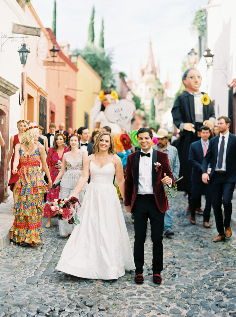 callejonada wedding parade in san Miguel