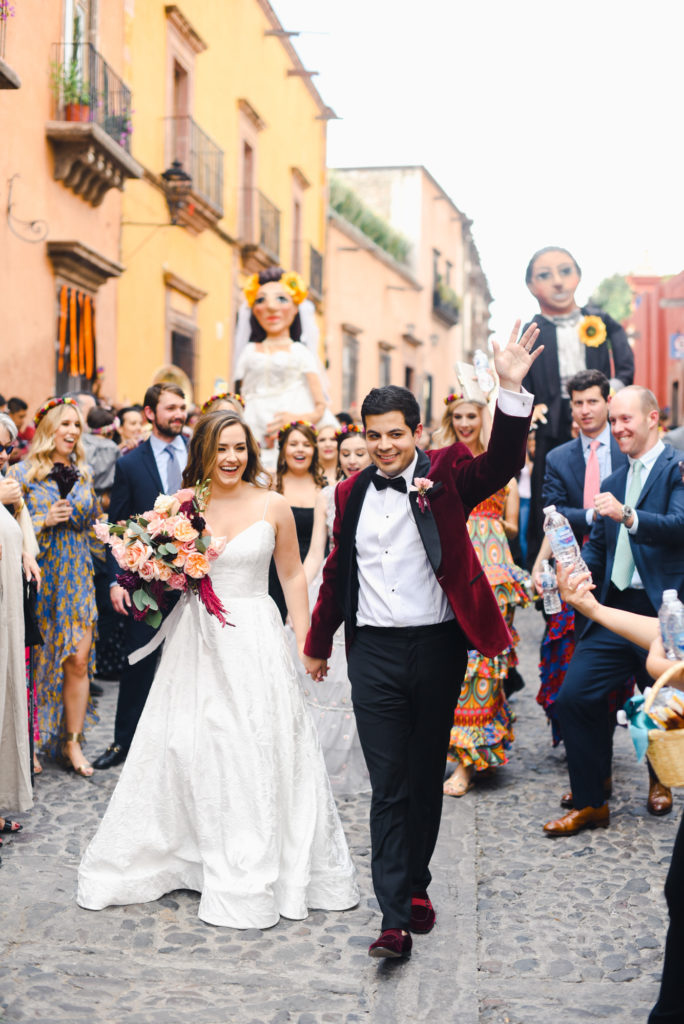 callejonada wedding parade in san Miguel