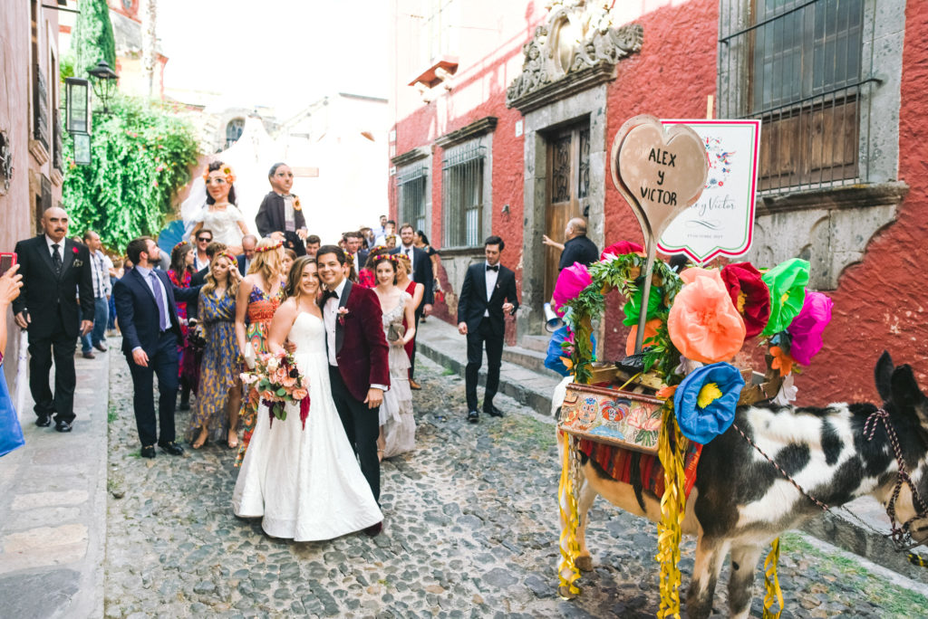 callejonada wedding parade in san Miguel