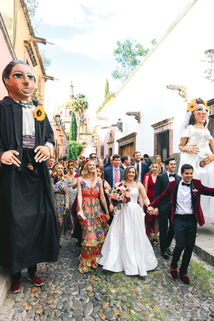 callejonada wedding parade in san Miguel