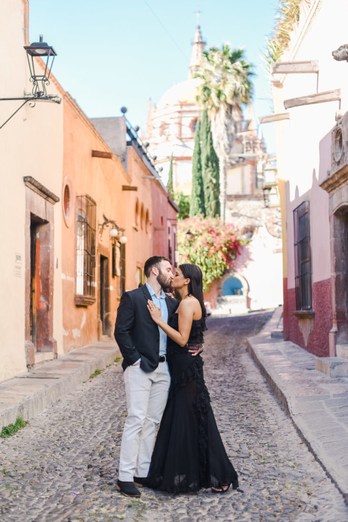 San Miguel de Allende engagement photo