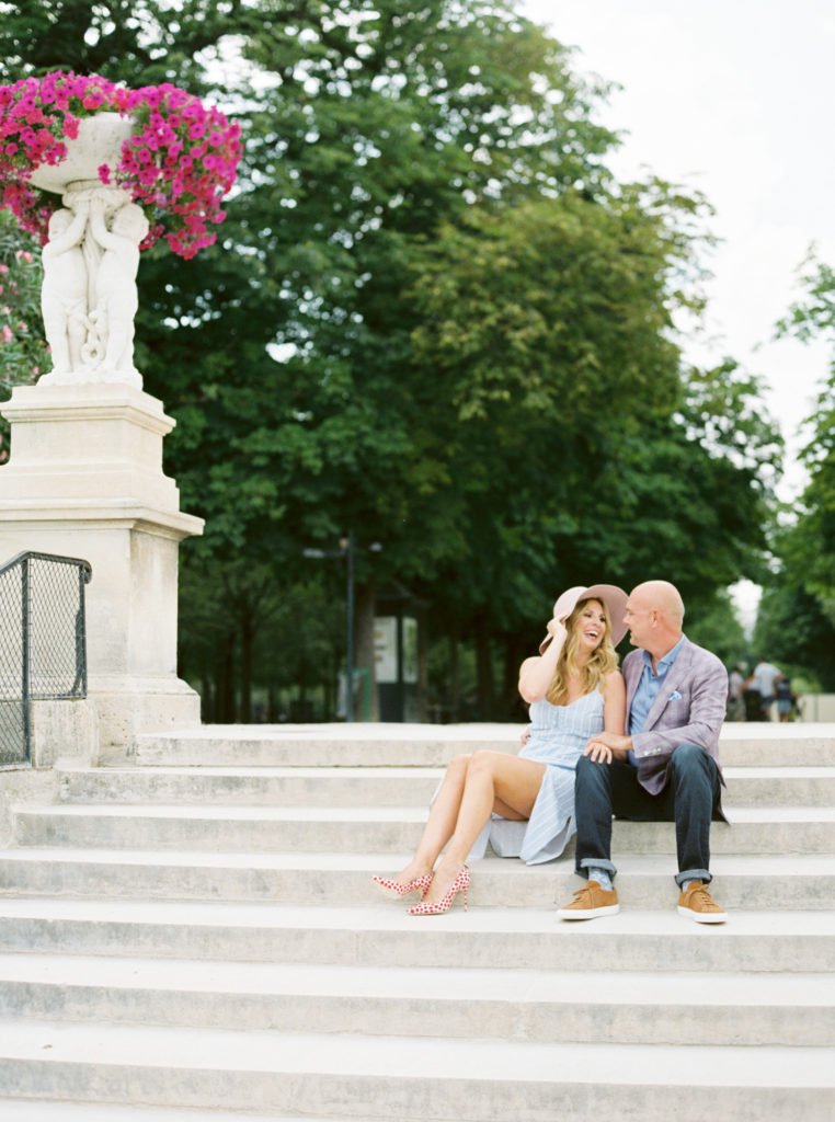 jardin luxembourg engagement photo