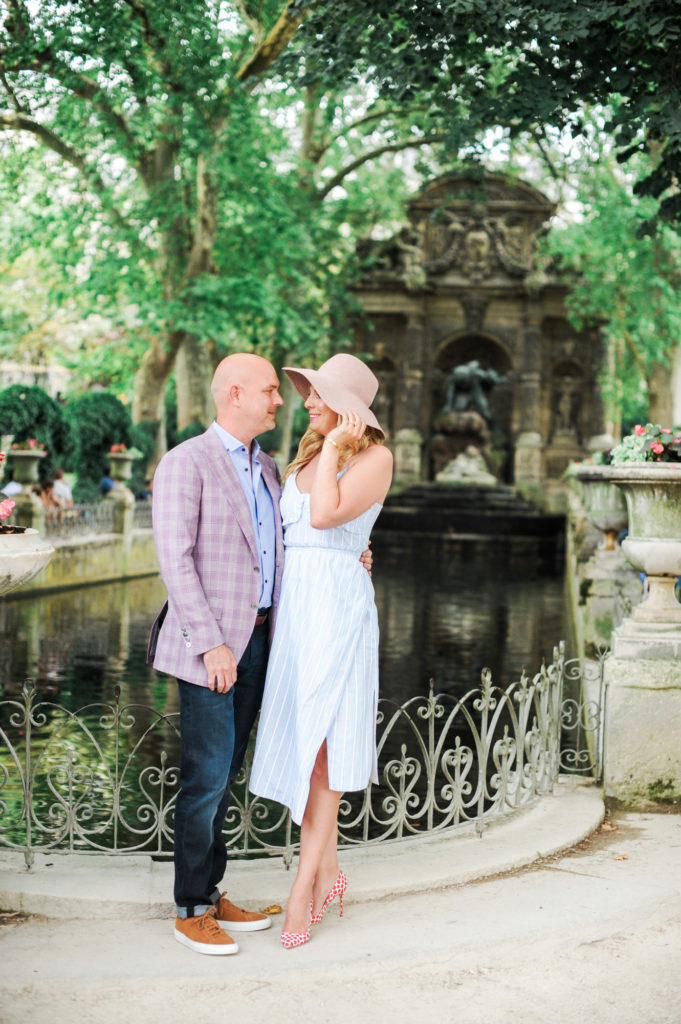 jardin luxembourg engagement photo