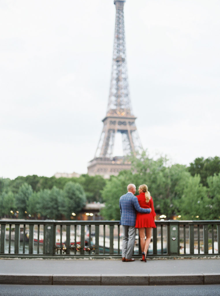 Eiffel tower honeymoon photographer