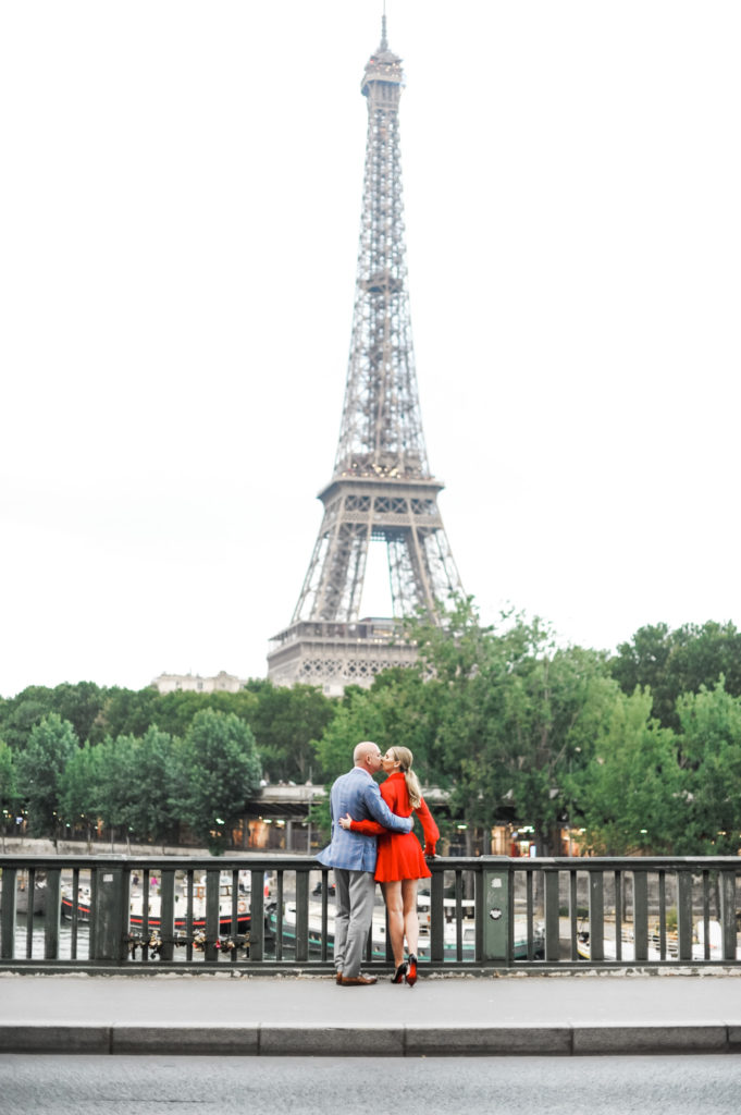 Eiffel tower honeymoon photographer