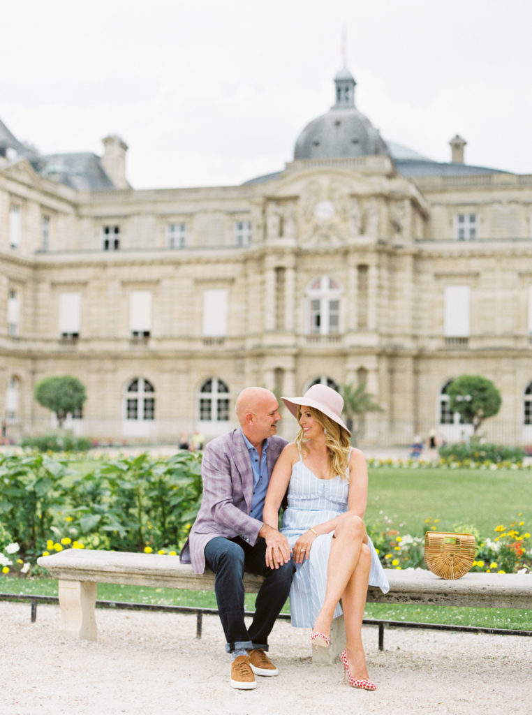 jardin luxembourg engagement photo